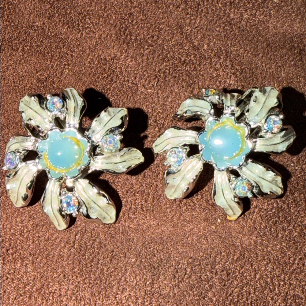 Vintage Judy Lee Moonglow Blue AB Rhinestone Flower Clip Ons lucite 🐈‍⬛